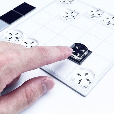 2人用ボードゲーム「コントラスト」