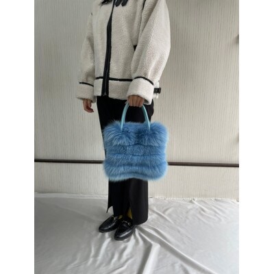SAGAFOX毛皮 ブルー No.8 西勝毛皮のサガフォックス オシャレなレザーかばん