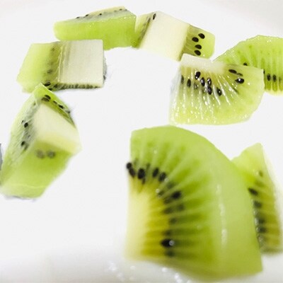 【大人気】濃厚キウイフルーツ　秀品　24～36玉(約3.6kg)