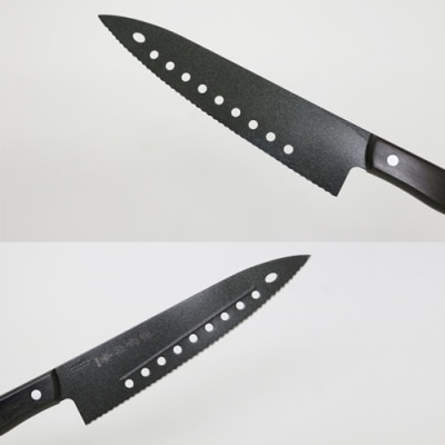 H20-47 兼常作 フッ素コーティング 穴あき・リブ付 波刃牛刀包丁 210mm