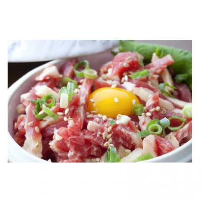 【国産馬刺し】熊本直送　上霜降り(トロ)210g+ユッケ100gセット(高森町)