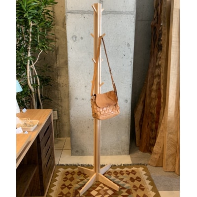 北欧調の木製ポールハンガー160cm(メープル材)コートやカバン、帽子をオシャレに掛けられる♪