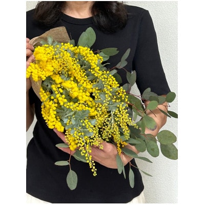 毎年人気!春を運んでくるユーカリとミモザのスワッグ