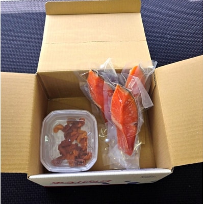 冷凍ウニ約20～30g×2P(赤系)・塩銀鮭切身3切(個包装)[11月上旬以降発送] A-71058