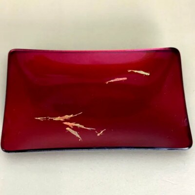 角小皿　鯉　赤溜