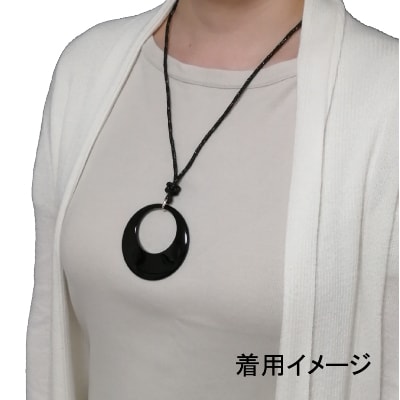 漆器のペンダント　リング形　玉虫塗　手描き蒔絵　きらめき