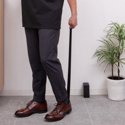 おしゃれな竹製靴べら・スタンド付 ブラック 新築祝いなどに◎ AKU104505402