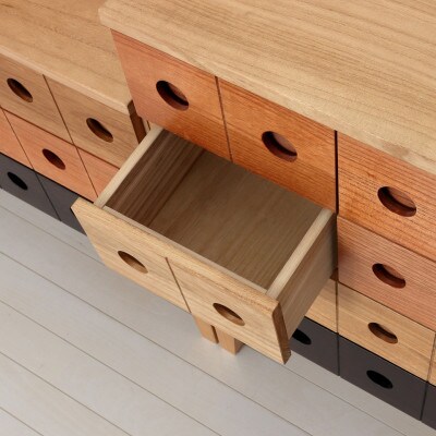 天然木 引き出し7杯 脚付きチェスト 幅50×奥行28×高さ90cm AKU1045061