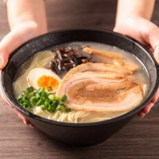 博多屋台屈指の人気店「花山」の豚骨ラーメン(9食)【筑前町】