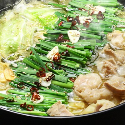 博多の人気2大鍋のセット「九州味噌もつ鍋」と「博多水炊き(切り身)」各2～3人前