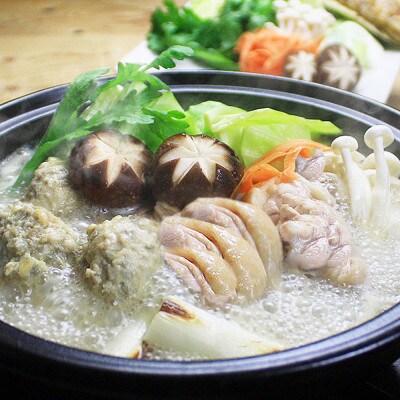 博多の人気2大鍋のセット「九州味噌もつ鍋」と「博多水炊き(切り身)」各2～3人前