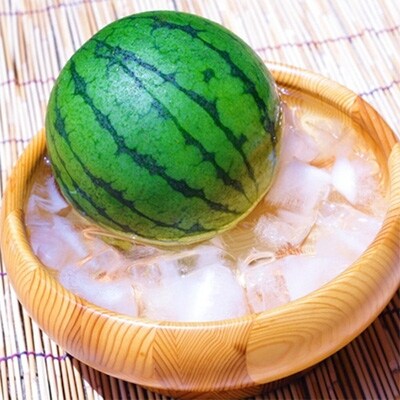 【大人気】【和歌山県産】厳選!小玉すいか『ひとりじめ7(セブン)』 Mサイズ3玉入り