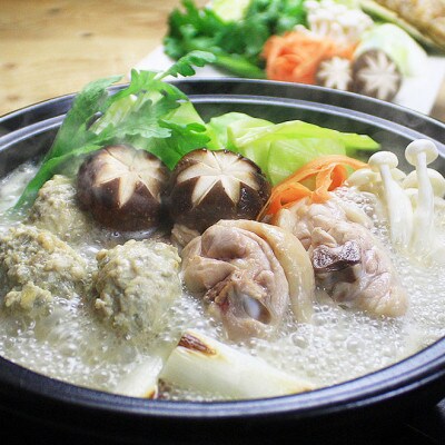 博多の「人気2大鍋」のセット「味噌もつ鍋」と「博多水炊き(切り身)」各2～3人前(水巻町)
