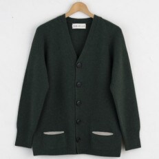 手しごとで編む〈白田のカシミヤ〉のカーディガン(D.オリーブグリーン)男性用サイズ:M
