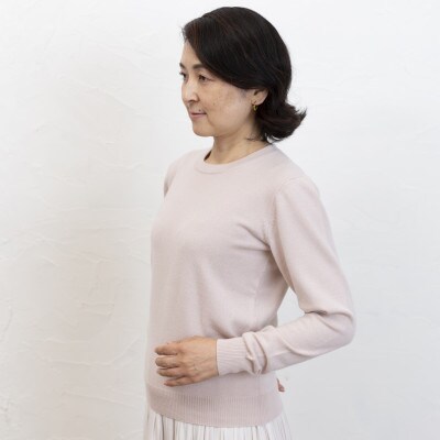 〈白田のカシミヤ〉のベビーカシミヤ ラウンドネックプルオーバー(アイスピンク)女性用サイズ:L