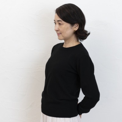 〈白田のカシミヤ〉のベビーカシミヤ ラウンドネックプルオーバー(ブラック)女性用サイズ:L