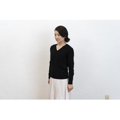 〈白田のカシミヤ〉のベビーカシミヤ Vネックプルオーバー(ブラック)女性用サイズ:S