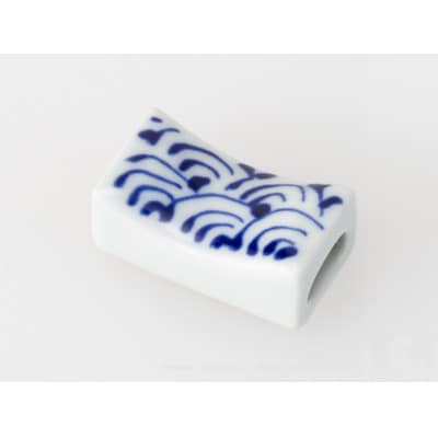 【波佐見焼】手描きの箸置き　kotohogi 箸やすめ 鶴(波)　5個組【西海陶器】5　25293
