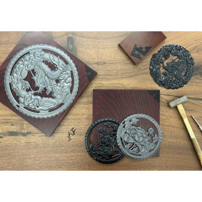 仙台箪笥の飾り金具付け体験ワークショップ