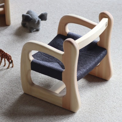 ファニファニの赤ちゃん椅子ami‐アミ 特別仕様 座面ブラック 天然無垢材 国産ヒノキ 子供イス