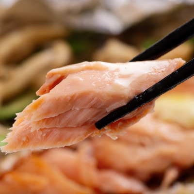 朝食セット　天然新巻鮭切り身5切　と　網走湖のしじみ貝1kg