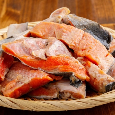 【訳あり】不揃い　天然紅鮭切り身　2kg(カマ・尾含む)