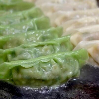 【3回定期便】四万十ひすい餃子・一本釣りかつお餃子(8ヶ×4パック×2種)・たれ付き にんにく不使用