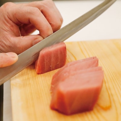 お刺身や漬け丼に!　天然まぐろ　キハダマグロ(赤身)約600g　刺身:2～3人前 R5-999