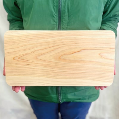 ちょっとスリムなサイズが使いやすい!大工職人が作った四万十ヒノキのまな板 R5-226