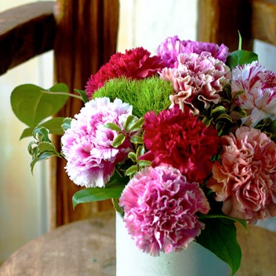 「スイート10カーネーションアレンジ 」10本に込めた特別なありがとうを贈る母の日ギフト