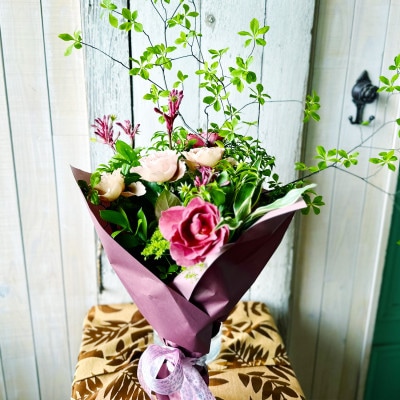 カビンに飾る枝と花「LIVING FLOWER」～LIV(リブ)枝と花が、空間と心をととのえる～
