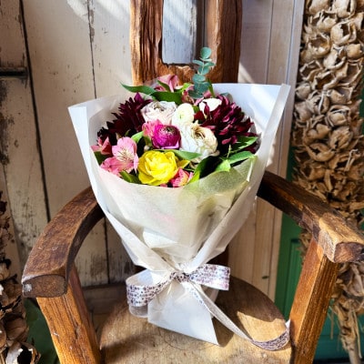 酒田の和モダンブーケ「華花」～伝統の趣と現代の感性が調和した、洗練された花束～