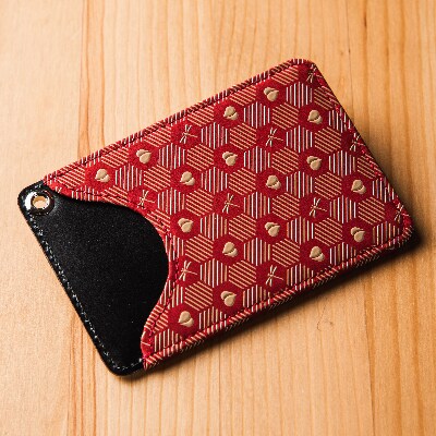 印傅屋上原勇七 【正規品】 モモハナ印伝 「パスケース」甲州印伝 鹿革  (赤×白)