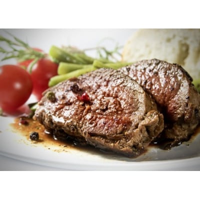 大月のびのび放牧羊　ラム肉ステーキカット　肩ロース(2枚200g)　モモ(2枚200g)　計400g