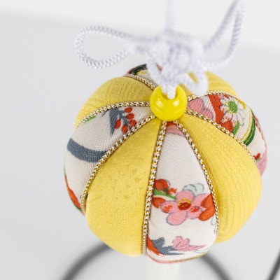 【伝統工芸品つるし飾り】きめ込み球の飾り物　飾り台付き　1台