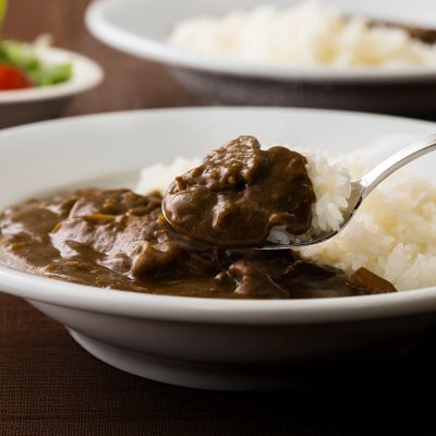【お歳暮】鹿児島県産 黒毛和牛 カレー 180g×4袋 レトルト 常温保存
