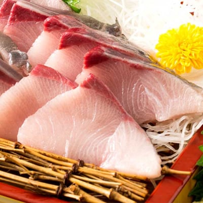 オリーブハマチ　冷凍　カマ・鱗付き半身2枚　約3kg(原体4.6kg)【B-55】