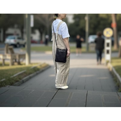 【八幡レザー】サコッシュ(クロ)【DP10W】