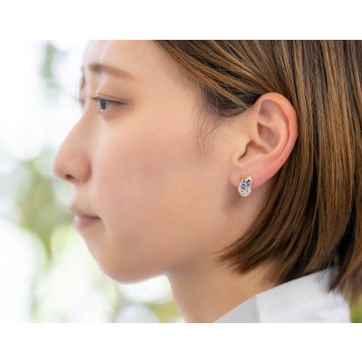 『ビワパール(R)』の蒔絵ピアス K18(藤)