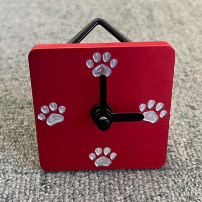 アルミ製にくきゅう時計(赤)