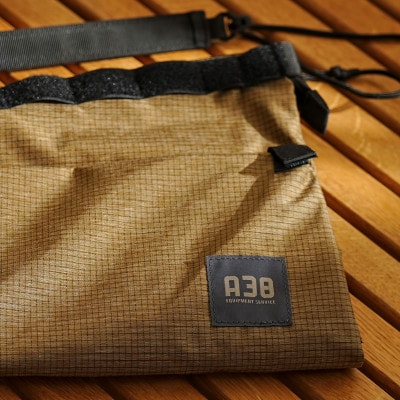 A38GRIDサコッシュ(コヨーテブラウン)