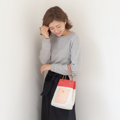 斬新なバイカラーが新鮮!　帆布巾着トート　レッド