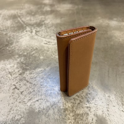 イタリアンバケッタレザーの三つ折りキーケース/キャメル BK055