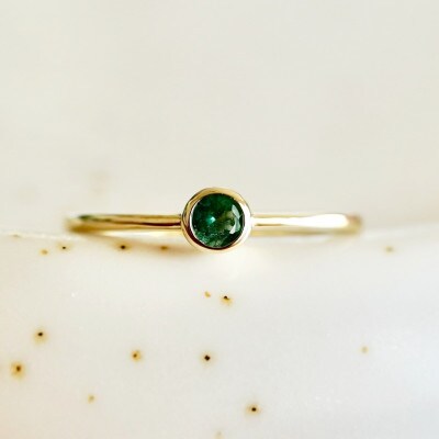 ジュエリー】K10 イエローゴールド エメラルド リング 保証書付 NR