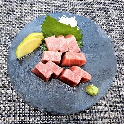 本マグロ中トロ100g、りゅうきゅう3人前、豊後牛バラカルビ焼肉セット2人前