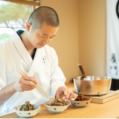 日本料理別府廣門の【おおいた和牛贅沢煮込み三段重】2人前×3種(生姜・山椒・椎茸)木箱入り