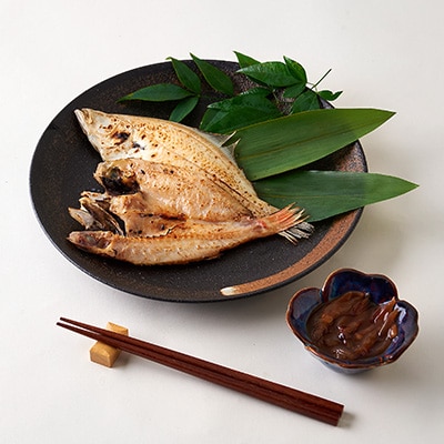 新温泉町「魚寄」の灰干しノドクロの干物3枚、灰干しイテガレイ3枚、ホタルイカの醤油漬け1袋セット