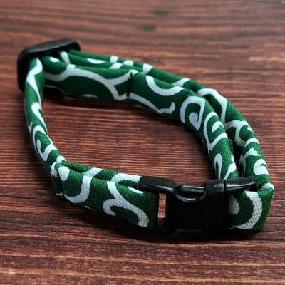 保護猫応援　手作り　猫の首輪　唐草模様　緑色　セーフティバックル