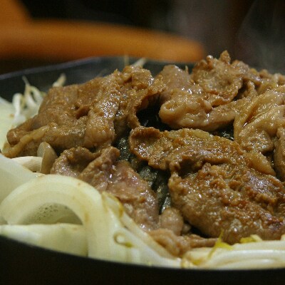 【2022年5月中旬発送】しのはら肉店オリジナル 上ラム肩ロースジンギスカン タレ付1kg