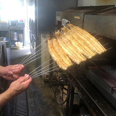 老舗割烹が伝統の技法と秘伝のタレで焼き上げた鹿児島産鰻蒲焼き&白焼きセット各約150~180g